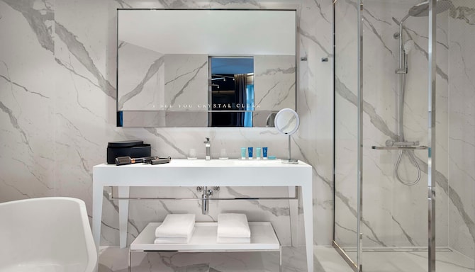 art'otel Zagreb - Baño de la suite