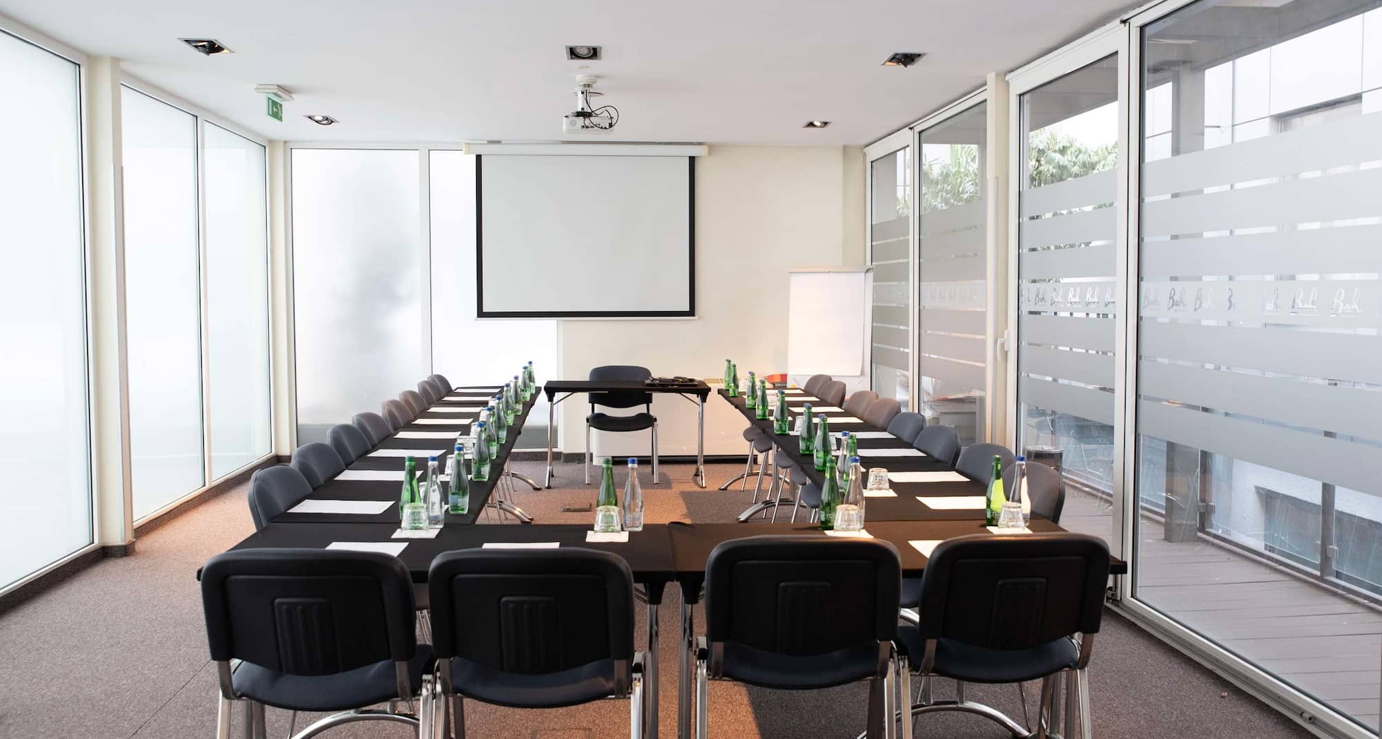 Belgrade Art Hotel, a member of Radisson Individuals - Meeting room Andrea 1 U-shape set-up