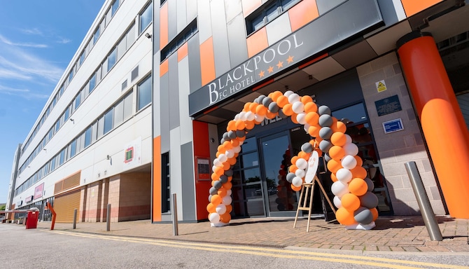 Blackpool FC Stadium Hotel, a member of Radisson Individuals - Vy över fasaden