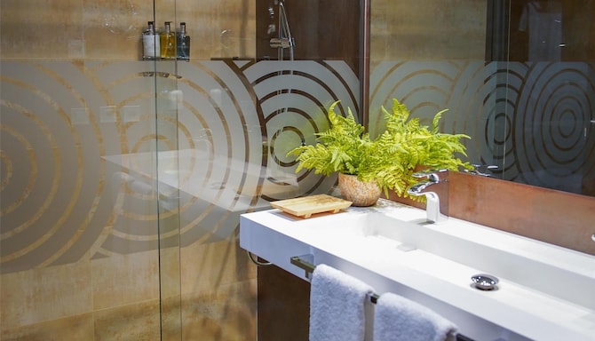 Blau Gran Hotel Las Caldas, a member of Radisson Individuals - Suite - One Bedroom modern decoration