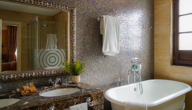 Blau Gran Hotel Las Caldas, a member of Radisson Individuals - Junior Suite