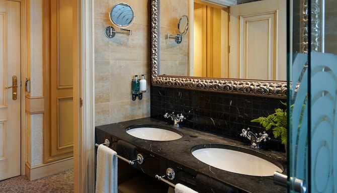 Blau Gran Hotel Las Caldas, a member of Radisson Individuals - Junior Suite