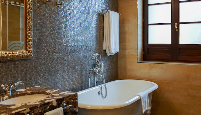 Blau Gran Hotel Las Caldas, a member of Radisson Individuals - Premium Suite