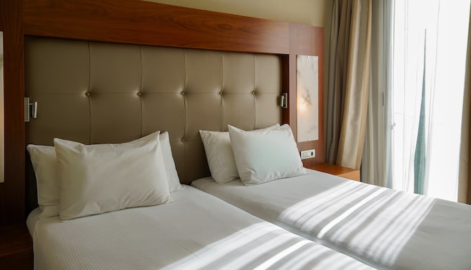 Blau Gran Hotel Las Caldas, a member of Radisson Individuals - Suite - One Bedroom modern decoration
