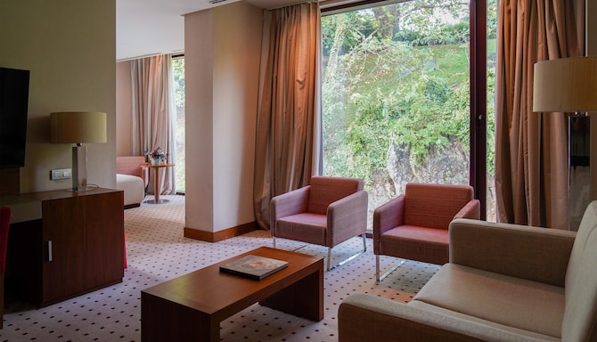 Blau Gran Hotel Las Caldas, a member of Radisson Individuals - Suite - One Bedroom modern decoration