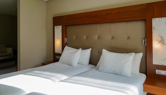 Blau Gran Hotel Las Caldas, a member of Radisson Individuals - Suite - One Bedroom modern decoration