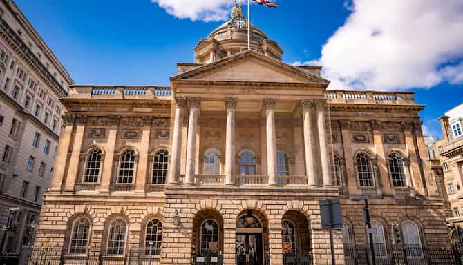 Liverpool Town Hall - Radisson RED Liverpool s FOUR iconic neighbors