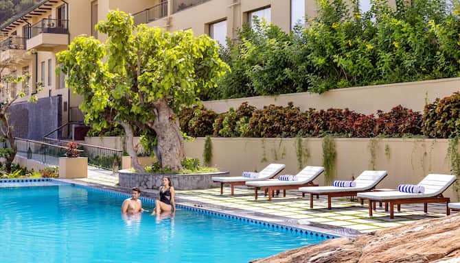 Khumbalgarh - Couple by the pool