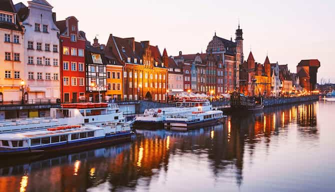 Blog images - 2023 - The four best places for vacation in October The Motlawa River embankment