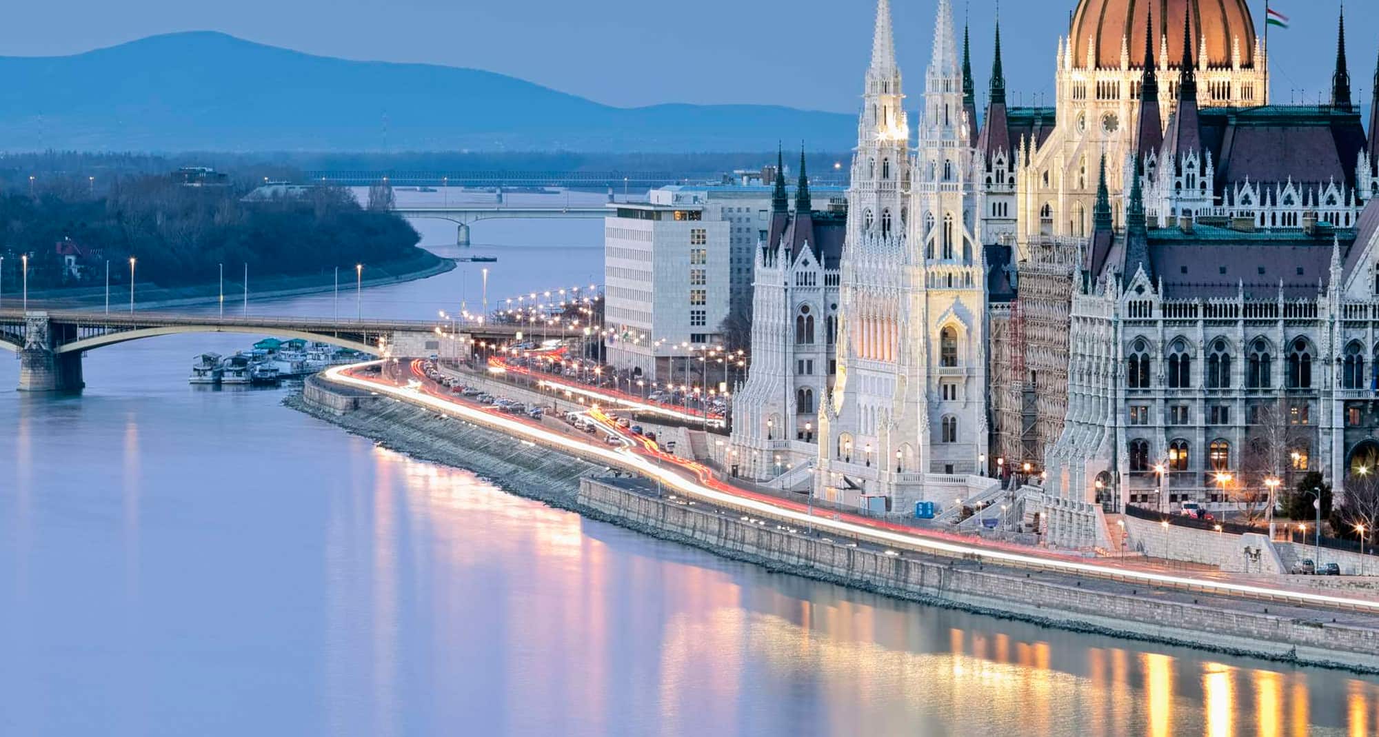 Blog images - 2023 - Hungarian Parliament building at night