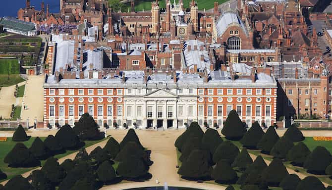 Blog images - Discover London from our Heathrow Airport Hotels - palace