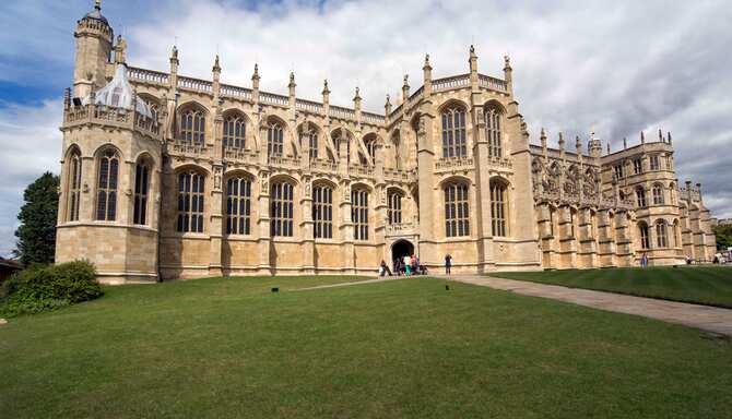 Blog images - Discover London from our Heathrow Airport Hotels - palace