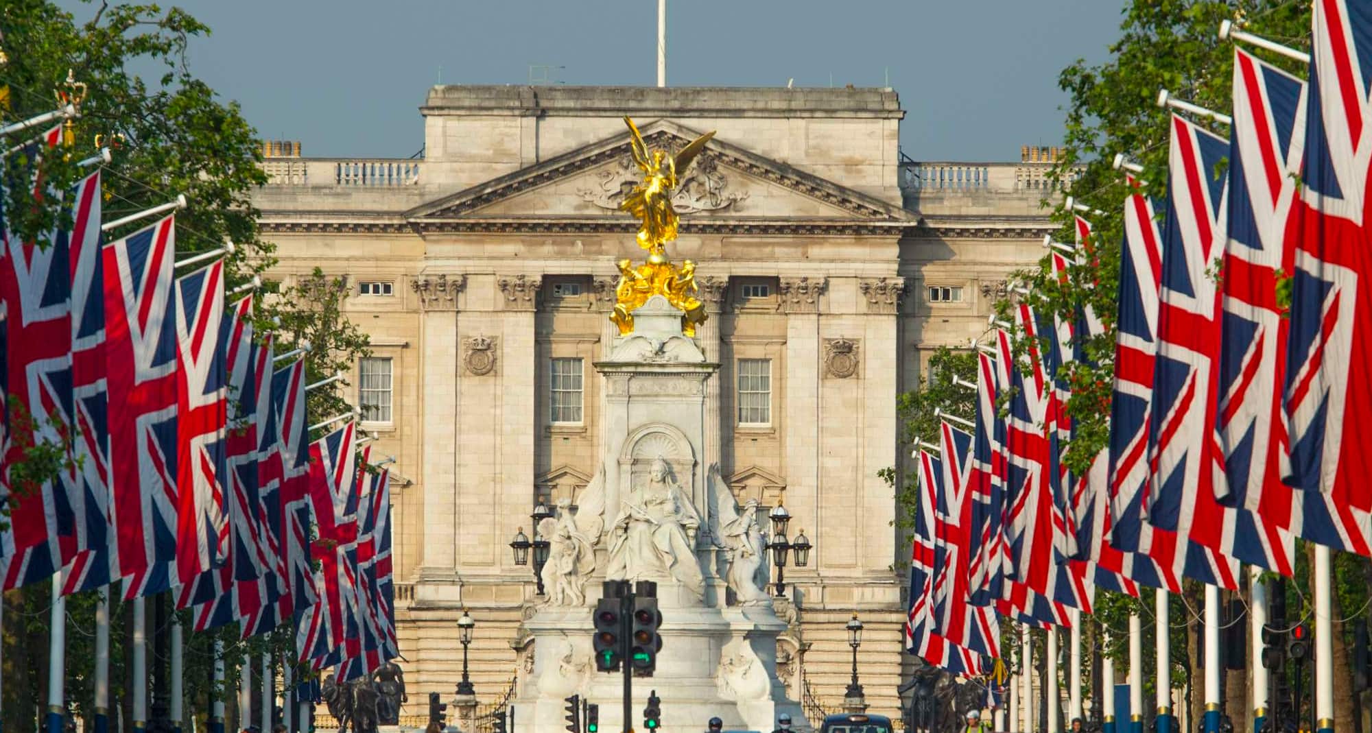 Blog images - A Grand Coronation Day with Afternoon Tea: British Experiences in London - Buckingham palace flags