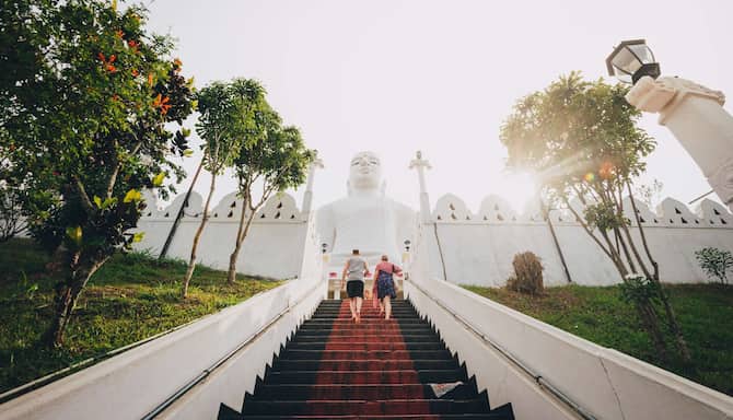 Blog images - 2023 - Uncover the Natural and Cultural Jewels of Sri Lanka Bahiravokanda Viharaya Buddha Statue