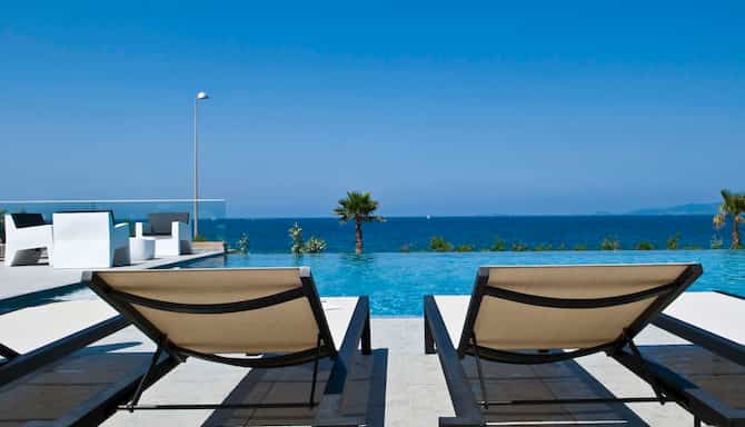 Blog images - 2024 - the ultimate road trip through the french riviera Infinity Pool