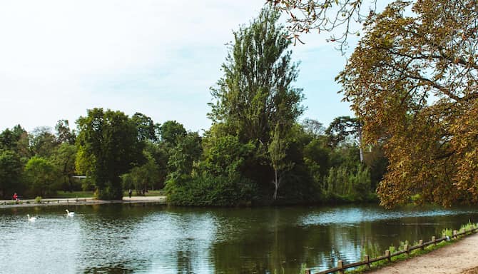 Blog images - 2024 - Off the beaten track in Paris Discover new attractions and experiences Barques Bois Boulogne
