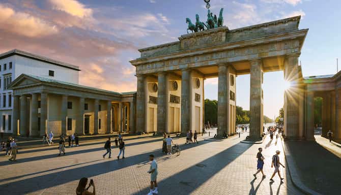 Blog images - 2024 - Top things to do in Berlin Brandenburg Gate
