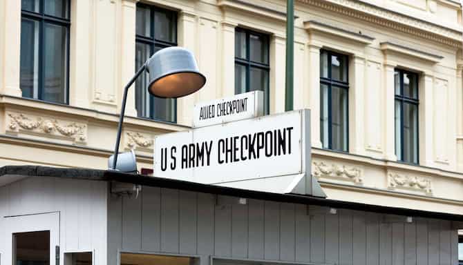 Blog images - 2024 - Top things to do in Berlin checkpoint charlie