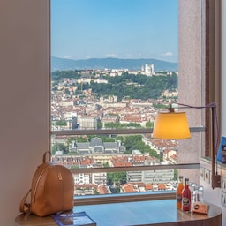 Blog images - 2024 - Why you should consider a secondary city for your next event meetings Business Class Room