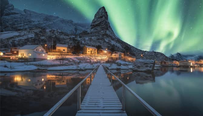 Blog images - 2025 VOL 2 - Northern Lights Tours in Bod