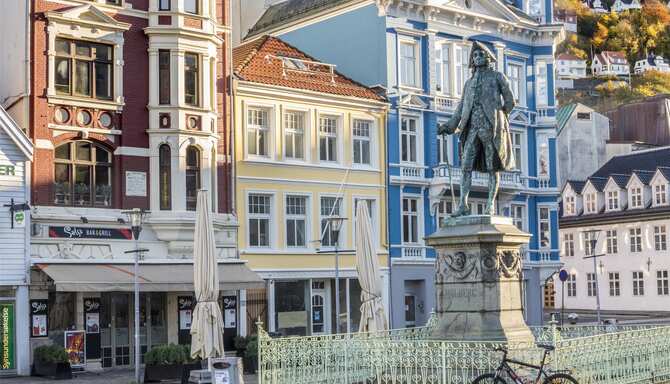 Blog images - 2025 VOL 2 - Holberg Statue in Bergen