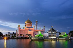 Blog images - 2025 VOL 2 - Discover the Allure of Sultan Omar Ali Saifuddien Mosque