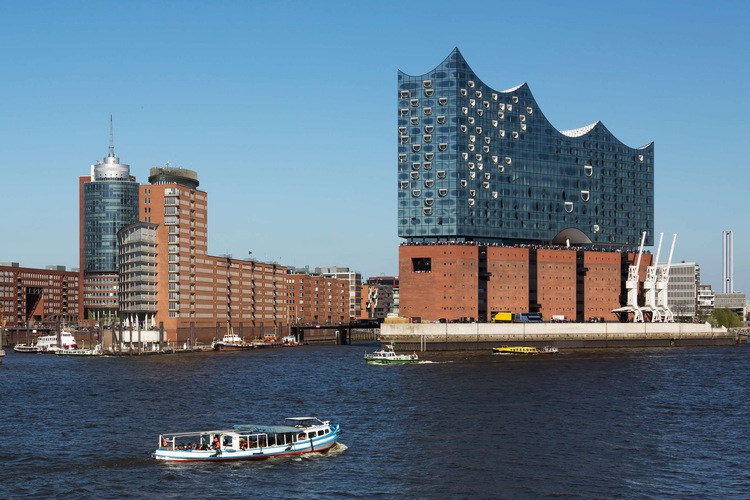 Blog images - 2025 - What to Visit in Hamburg Destination Elbphilharmonie and Hafencity Hamburg with sightseeing boat
