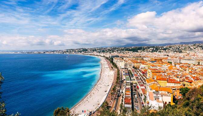 Blog images - 2025 - blue sea and Nice old town