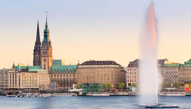 Blog images - 2025 - Hamburg Alster Lake Town hall