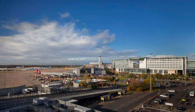 Blog images - 2025 - Radisson Blu Hotel Manchester Airport exterior
