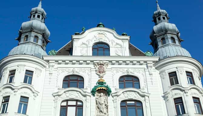 Blog images - 2025 - Lugeck Regensburger Hof Building facade in Vienna