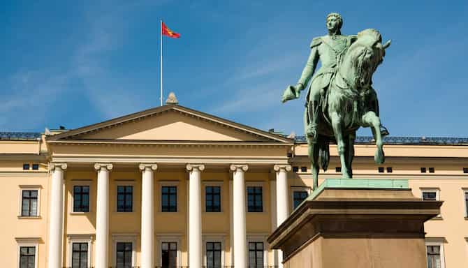 Blog images - 2025 - Things to Do in Oslo A Day Itinerary Destination Slottet Oslo