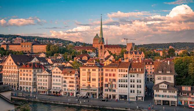 Blog images - 2025 - Things to do in Zurich uncover hidden gems Destination Zurich old town cityscape in Switzerland