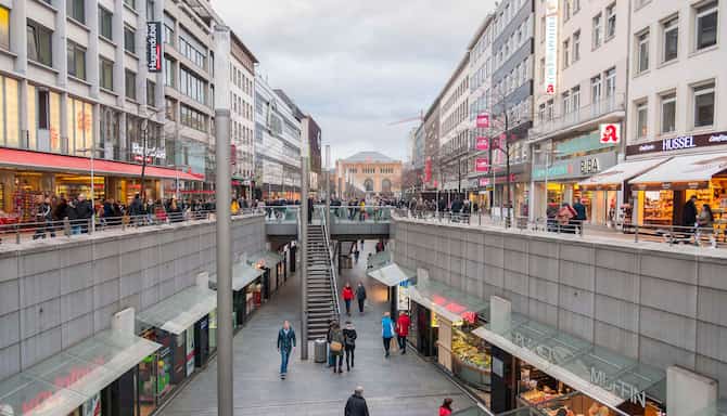 Blog images - 2025 - Things to do in Zurich uncover hidden gems Destination Bahnhofstrasse