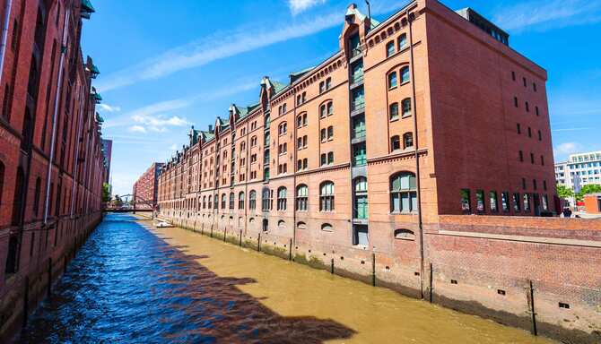 Blog images - 2025 - Discover the charm of speicherstadt Hamburg Destination Hamburg canal