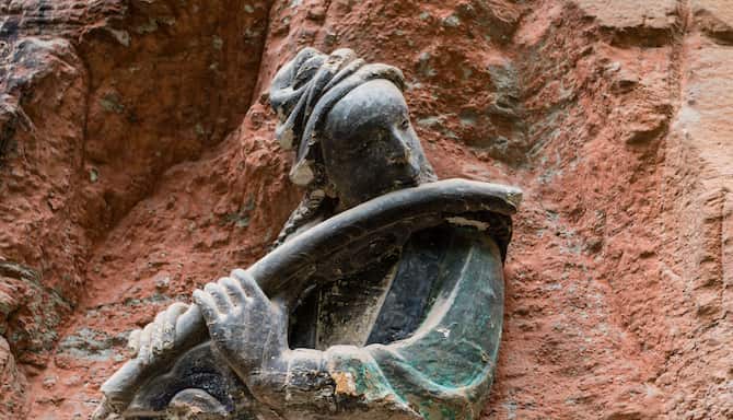 Dazu Rock Carvings - Discover Asia's Rich History and Captivating Culture