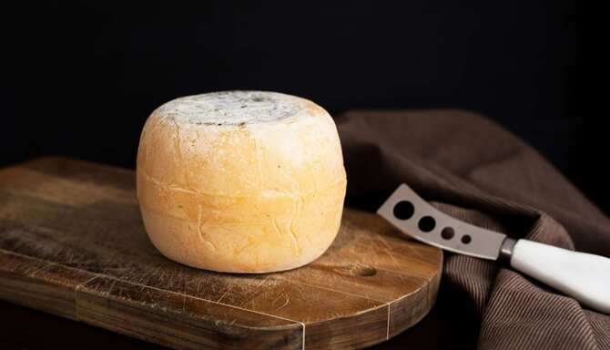 Blog images - Enjoy a picnic lunch on the Rhône - culinary tour Lyon