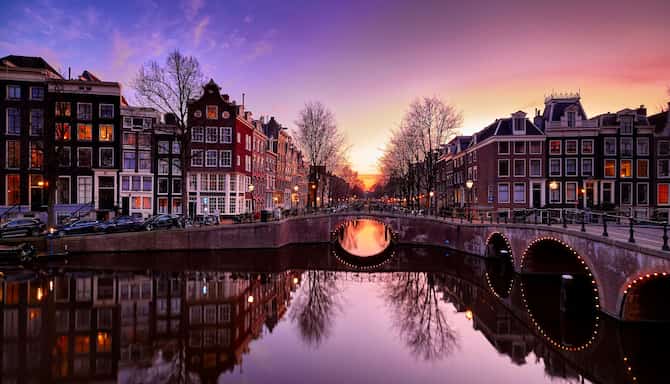 Blog images - Amsterdam Canals - Top 5 Things to do in Amsterdam this Winter