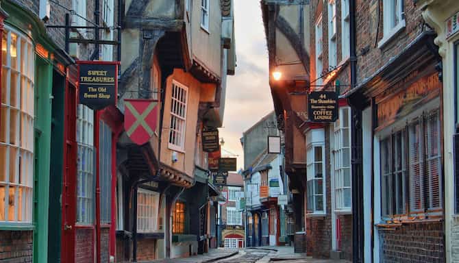 Blog images - 2023 - Things to do in York England Shambles