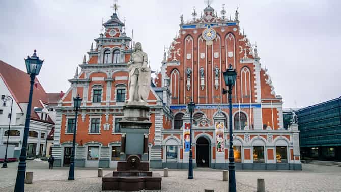 Blog images - 2023 - Explore Riga like a local House of the black heads