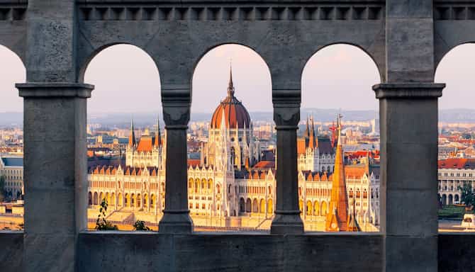 Blog images - 2023 - hungarian parliament
