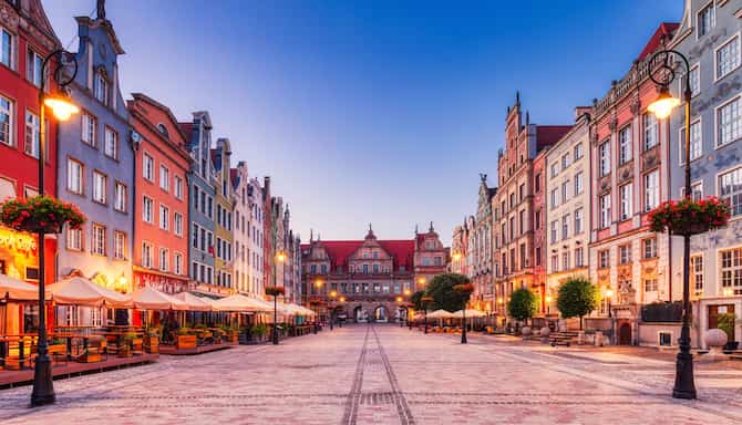 Blog images - 2023 - The four best places for vacation in October Market Square