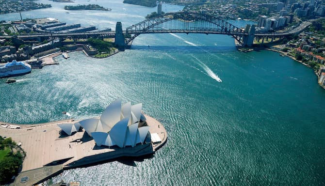 Blog images - 2023 - The four best places for vacation in October Sydney Opera House