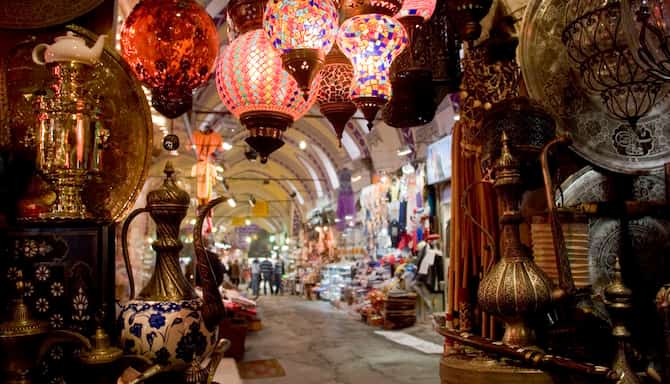 Blog images - 2023 - Lanterns shopping in Instanbul