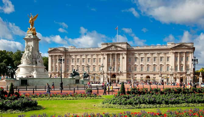 Blog images - A Grand Coronation Day with Afternoon Tea: British Experiences in London - Buckingham palace