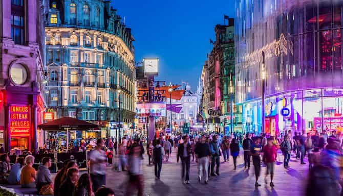 Blog images - 2023 - Top 6 destinations to experience Fashion week- streets of London