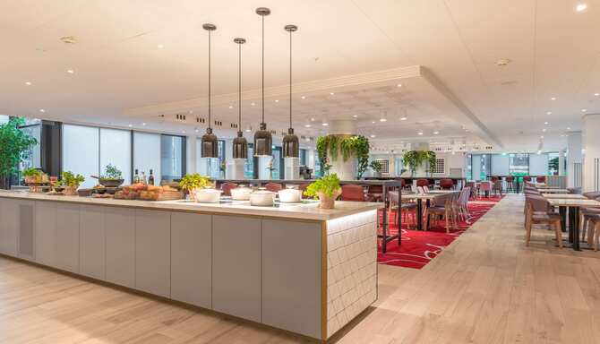 Blog images - 2023 - Why High-Flyers Book Meetings at Airport Hotels... / RB Amsterdam Hotel Airport