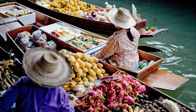 Blog images - 2023 - Take a tour through Bangkok s street food scene Floating Market