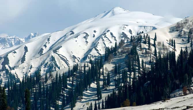 Blog images - 2024 - Unveiling Paradise Exploring the Beauty of Jammu and Kashmir slope view