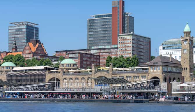 Blog images - 2024 - Hamburgs Best Spots for Food and Drink waterfront